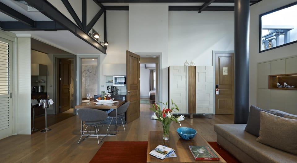 Luxury Suite | Premium bedding, minibar, in-room safe, desk