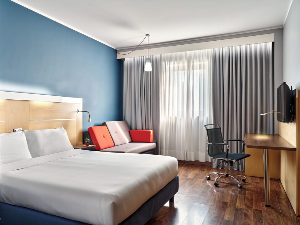 Standard Room, 1 Queen Bed with Sofa bed (Free Breakfast) | Desk, laptop workspace, blackout drapes, soundproofing