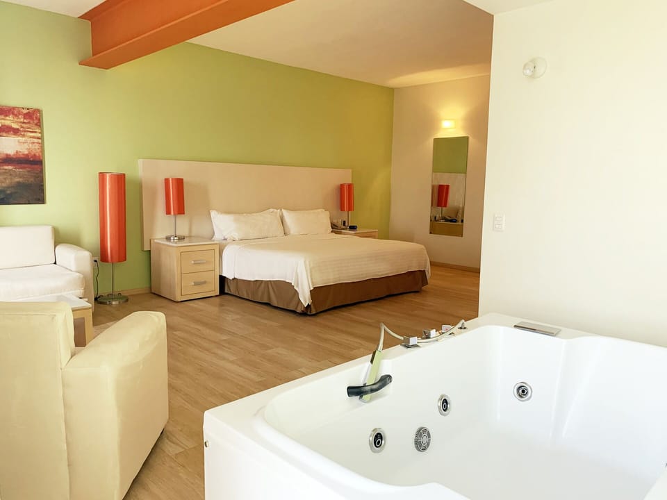 Hypo-allergenic bedding, minibar, in-room safe, desk