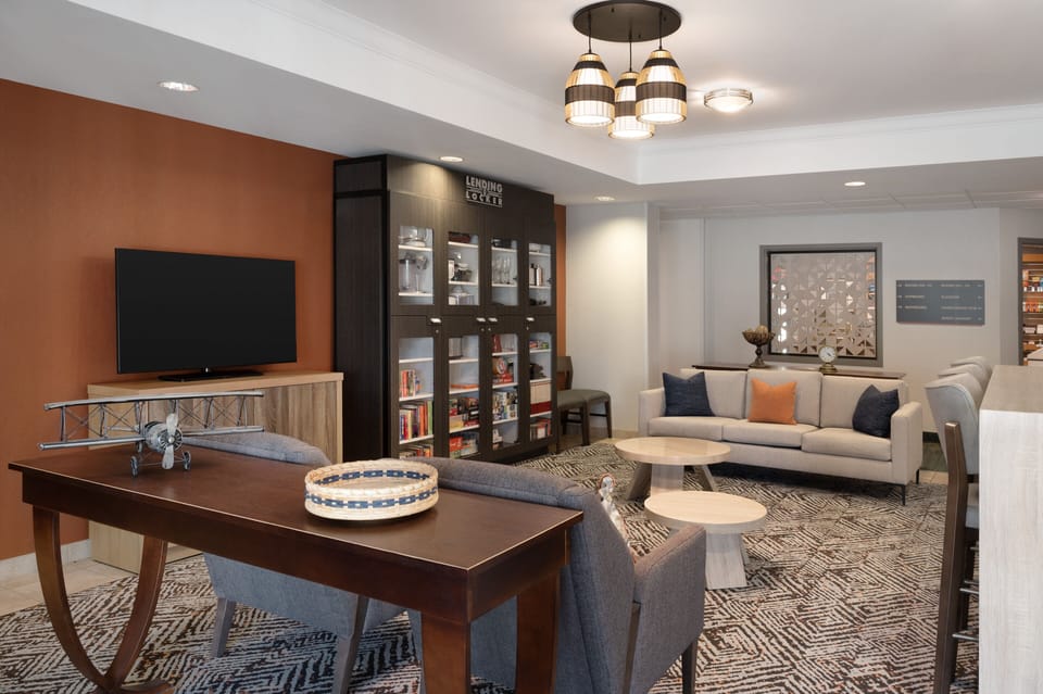 Lobby lounge