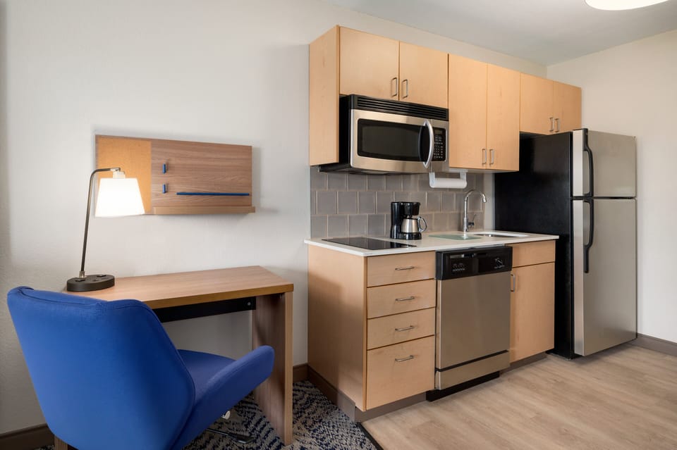 Fridge, microwave, stovetop, dishwasher