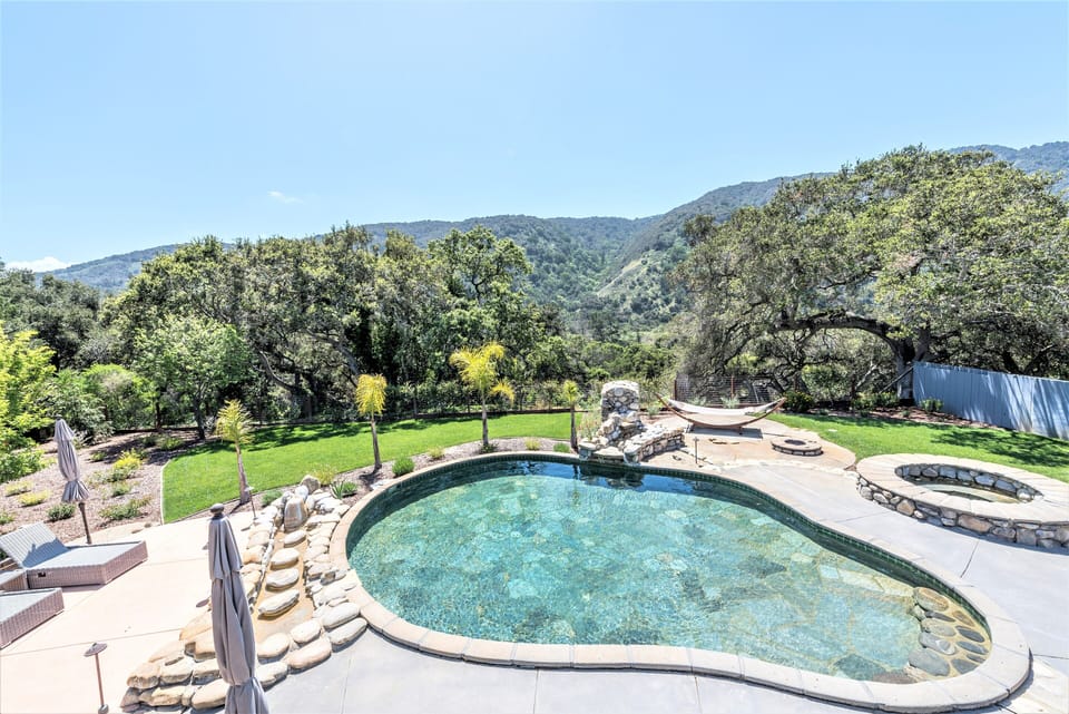 CARMEL RENAISSANCE VILLA WITH POOL AND HOT TUB
