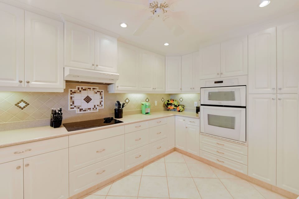 Large Gourmet Kitchen
