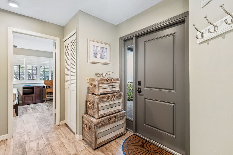Entry way to the condo.