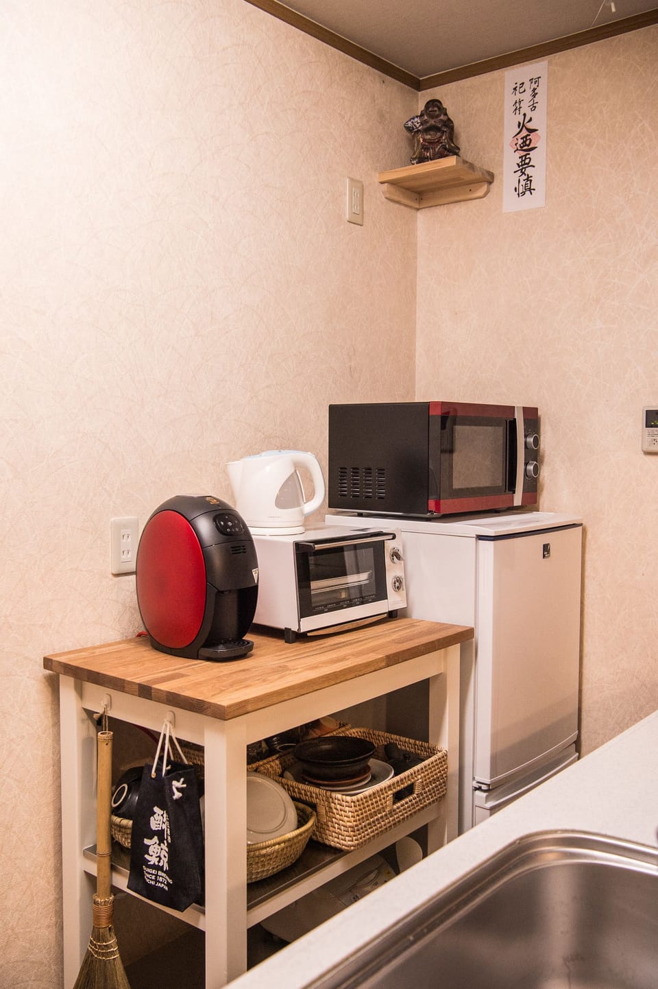 Private Vacation Home | Private kitchenette | Fridge, microwave, stovetop, coffee/tea maker