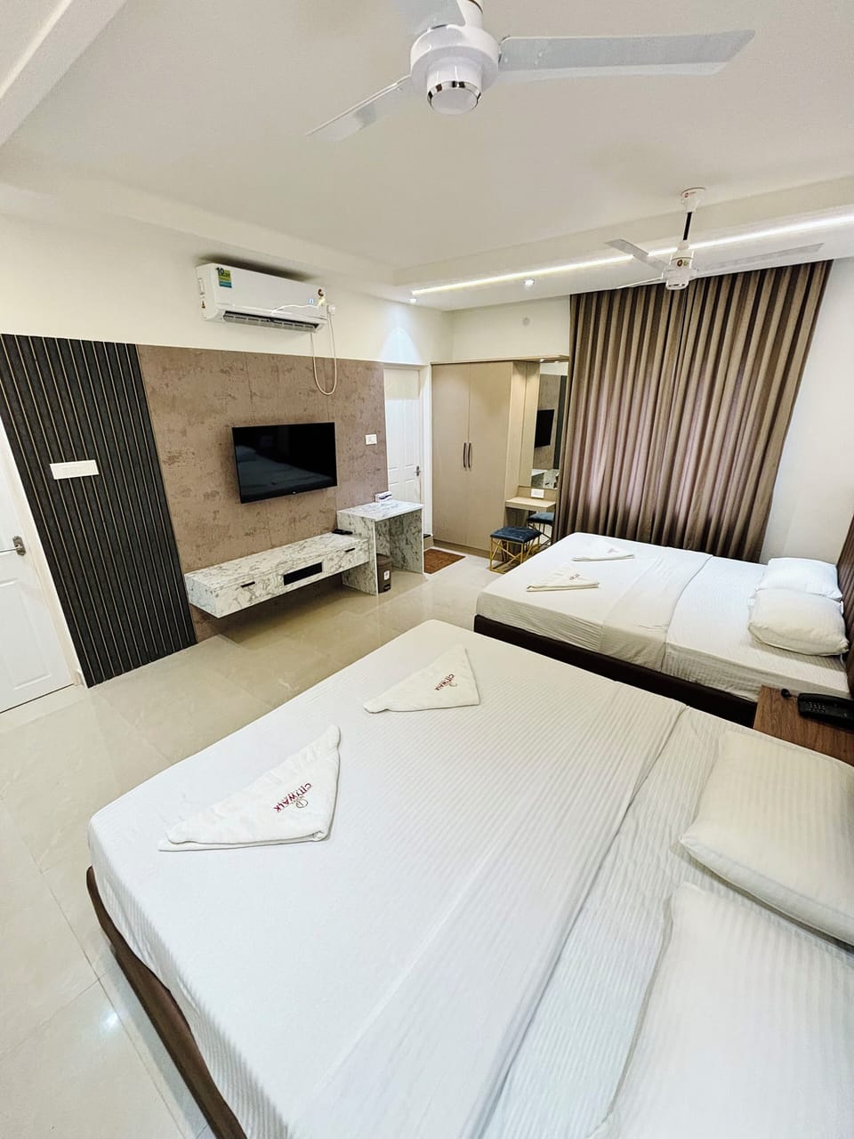 Luxury Suite | Premium bedding, blackout drapes, soundproofing, iron/ironing board