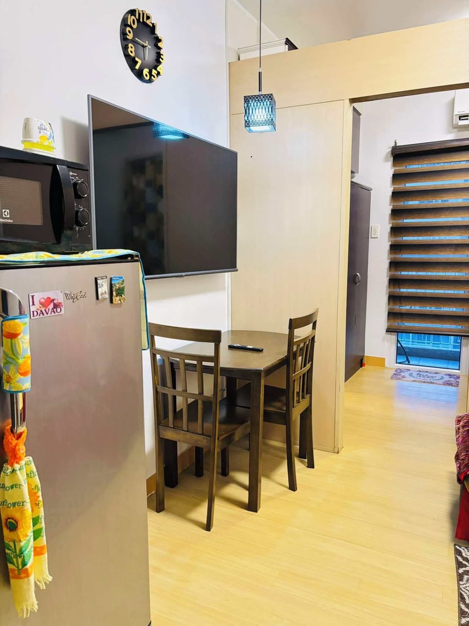 Comfort Condo, 1 Bedroom, Balcony | In-room dining