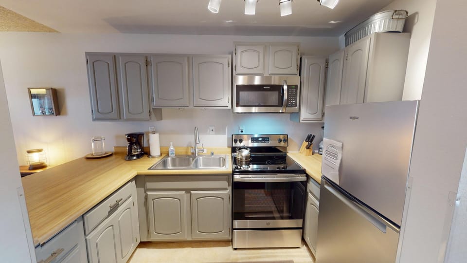 Fully Equipped Kitchen - Fully Equipped Kitchen