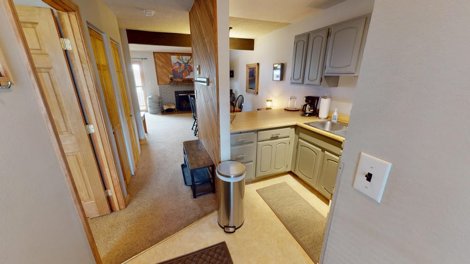 Unit Entry Hall Bench, Kitchen Entry - Unit Entry Hall Bench, Kitchen Entry