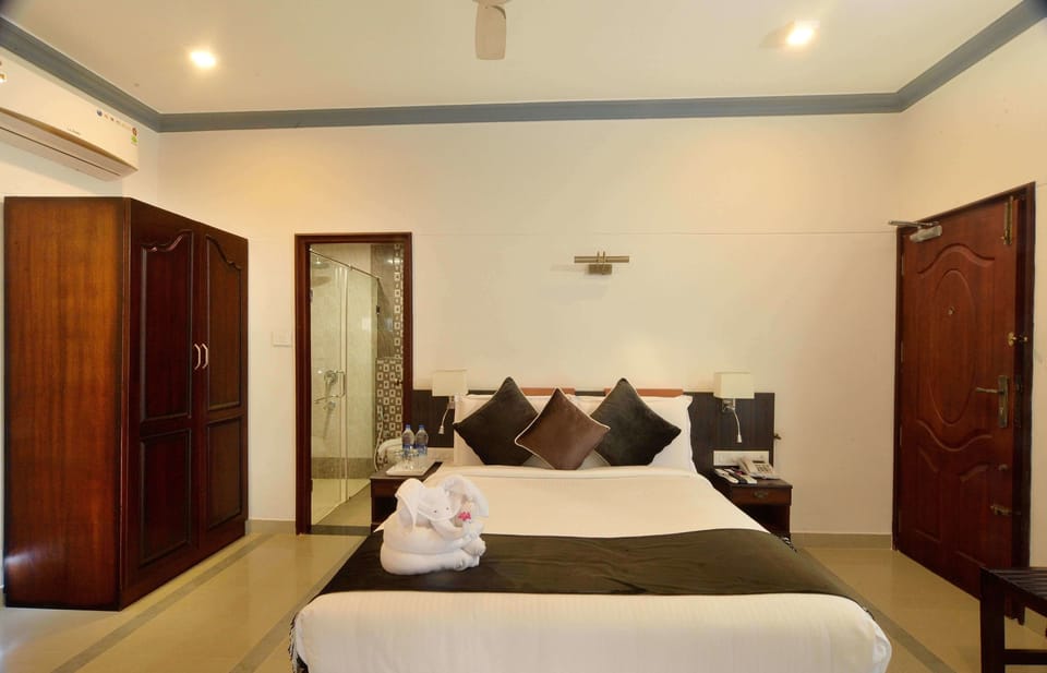 Deluxe Double Room | In-room safe, soundproofing, iron/ironing board (on request)