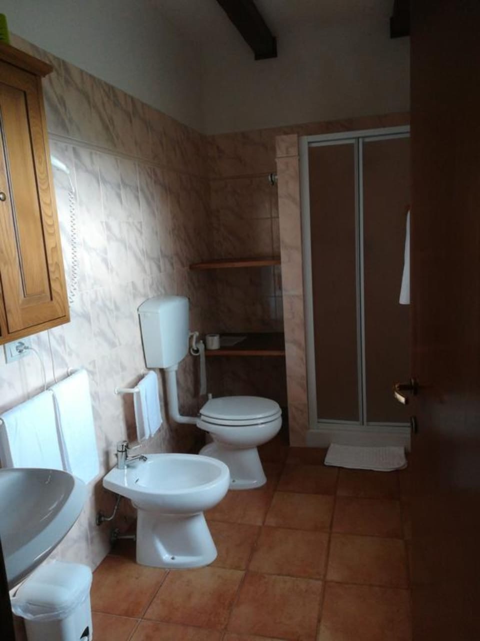Shower, free toiletries, towels