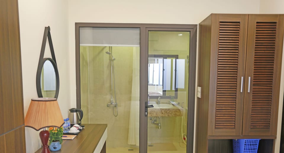 Standard Single Room | Minibar, in-room safe, desk, blackout drapes