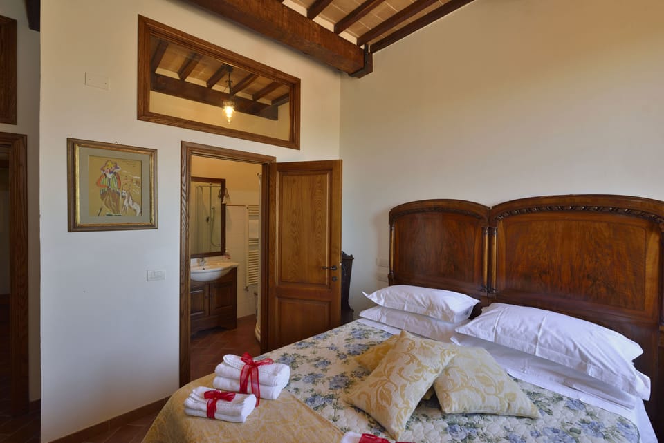 Double Room Single Use | Free WiFi, bed sheets
