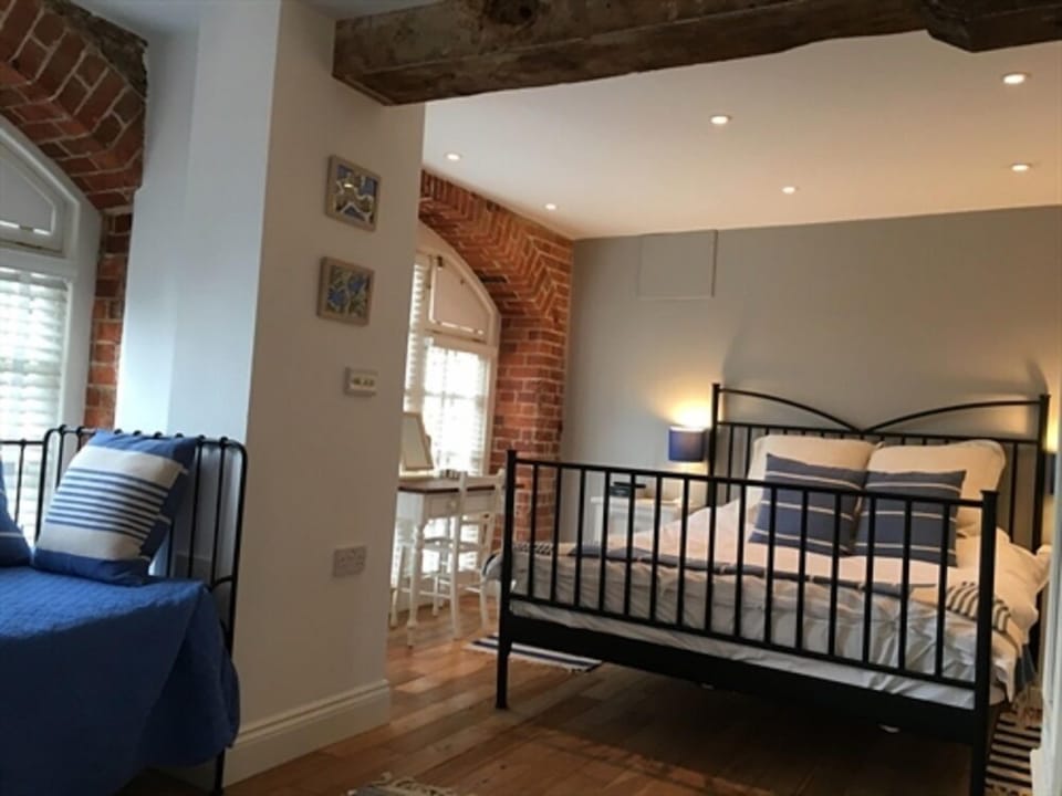 Deluxe Room, Ensuite | Desk, soundproofing, rollaway beds, free WiFi