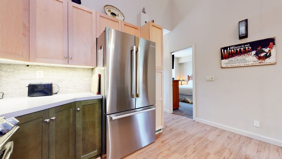 Condo, 3 Bedrooms | Private kitchen | Coffee/tea maker, toaster