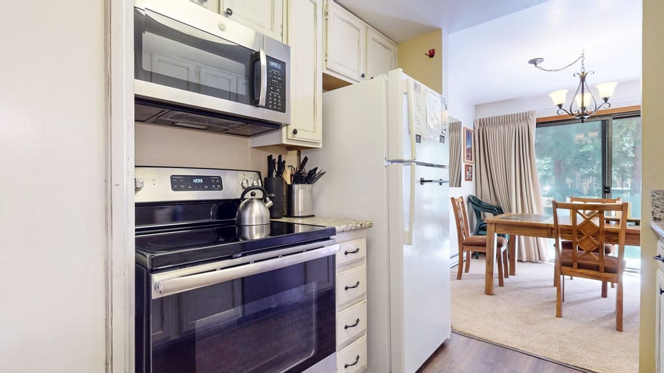 Townhome, 1 Bedroom | Private kitchen | Fridge, microwave, dishwasher, coffee/tea maker