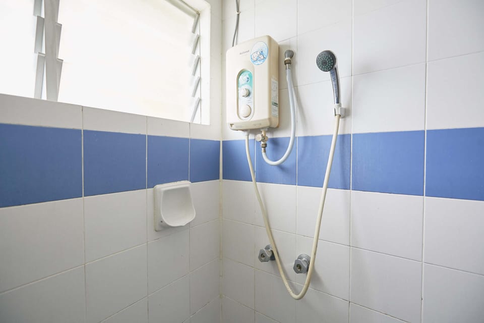 Basic Apartment, 1 Bedroom | Bathroom shower