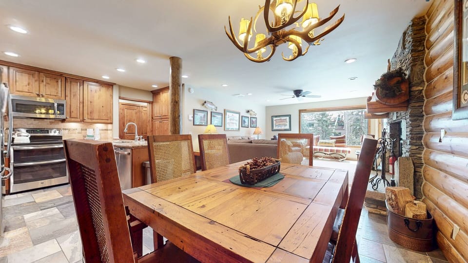 Condo, 1 Bedroom | Dining