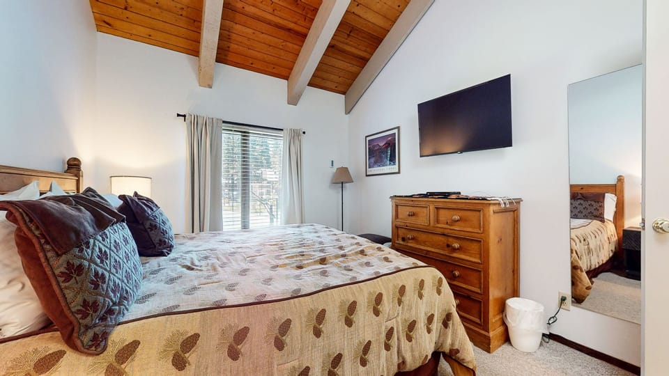 Condo, 1 Bedroom | 1 bedroom, WiFi (free), bed sheets