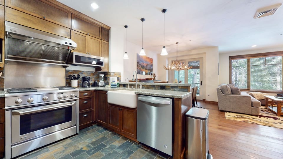 Townhome, 4 Bedrooms | Private kitchen | Fridge, microwave, dishwasher, coffee/tea maker