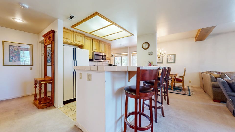 Condo, 2 Bedrooms | Interior