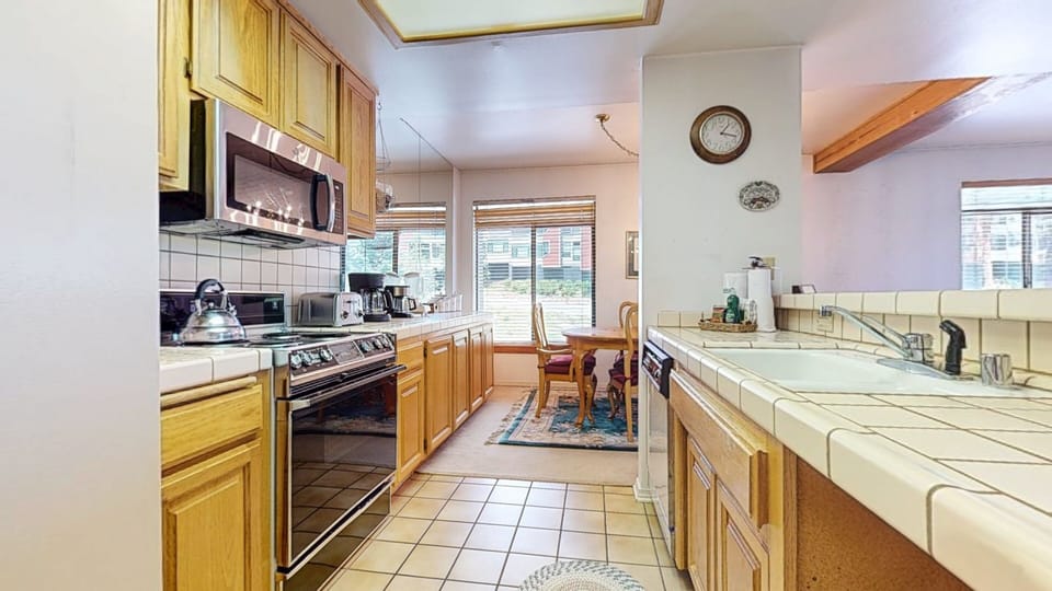 Condo, 2 Bedrooms | Private kitchen | Fridge, microwave, oven, dishwasher
