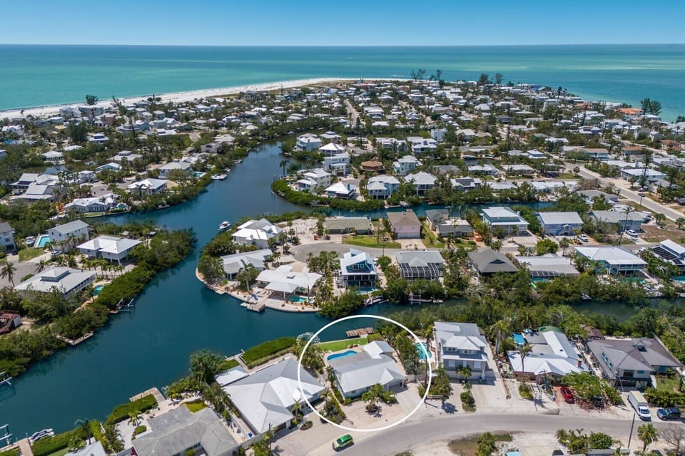 House, 3 Bedrooms | Aerial view