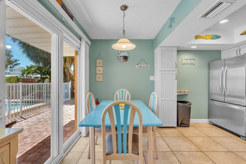 Villa, 2 Bedrooms | Dining
