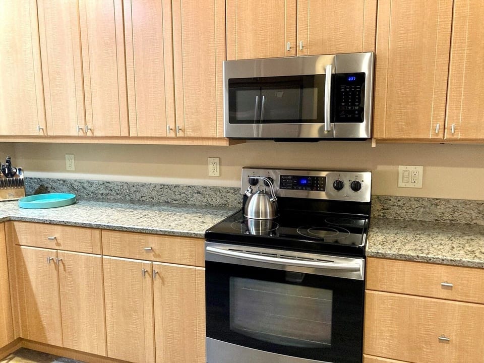 Condo, 2 Bedrooms | Private kitchen | Fridge, microwave, oven, dishwasher