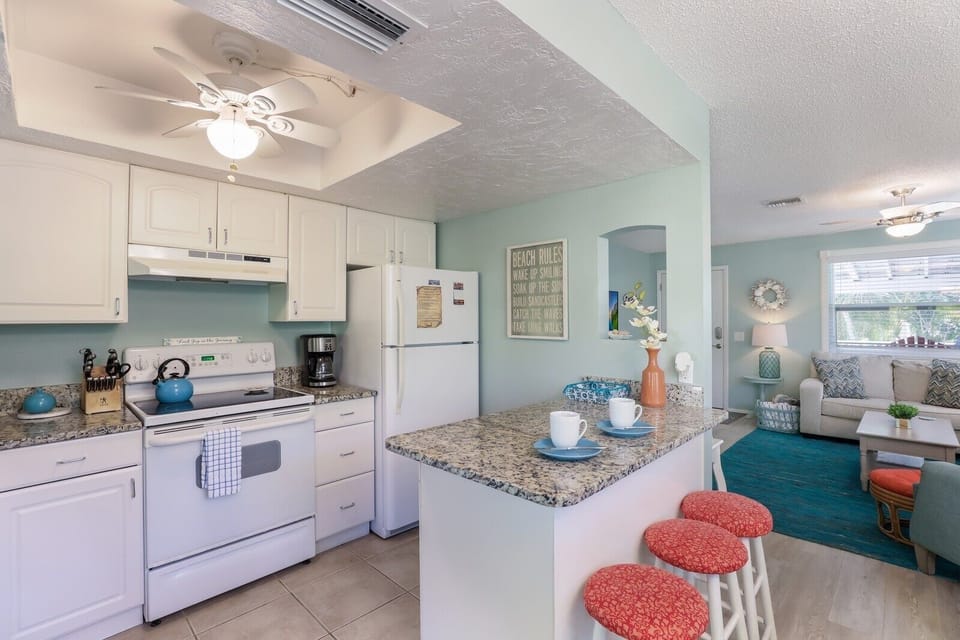 Villa, 2 Bedrooms | Private kitchen | Fridge, microwave, oven, coffee/tea maker