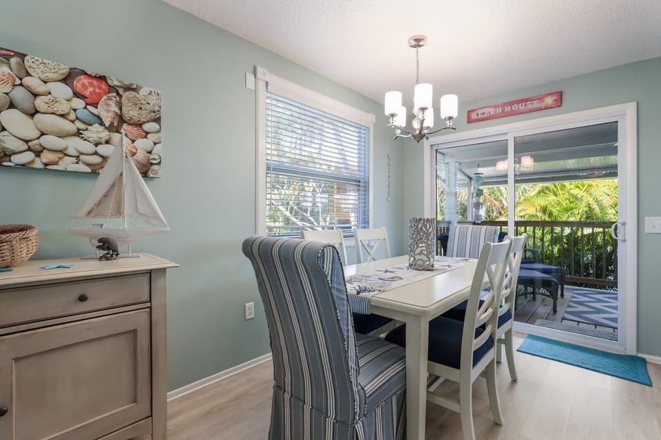 Villa, 2 Bedrooms | Dining