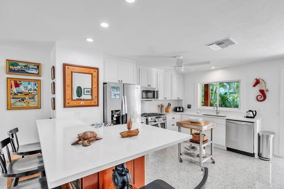 House, 3 Bedrooms | Private kitchen | Coffee/tea maker, fridge, microwave, oven
