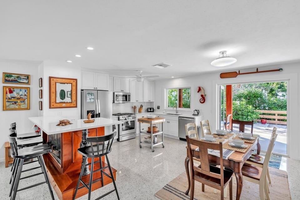 House, 3 Bedrooms | Private kitchen | Coffee/tea maker, fridge, microwave, oven
