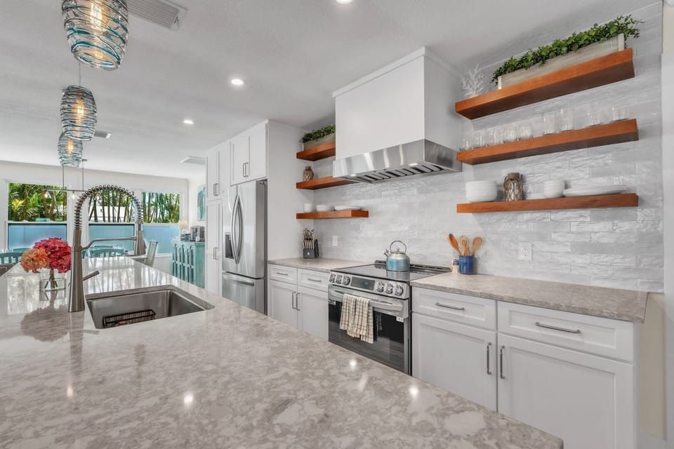 House, 3 Bedrooms | Private kitchen | Fridge, microwave, coffee/tea maker, toaster