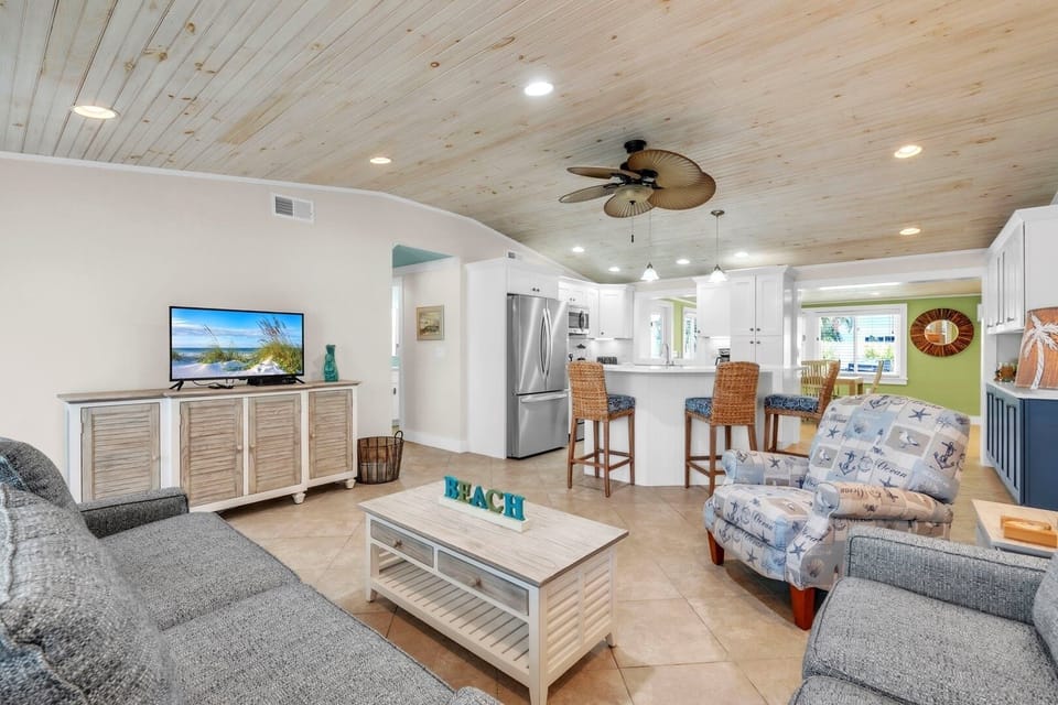 House, 3 Bedrooms | Living area | TV