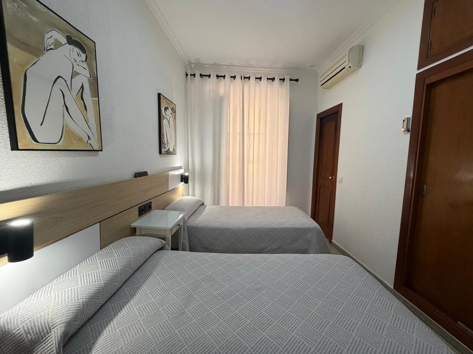 Twin Room | Desk, blackout drapes, free WiFi, bed sheets