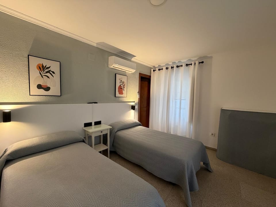 Triple Room | Desk, blackout drapes, free WiFi, bed sheets