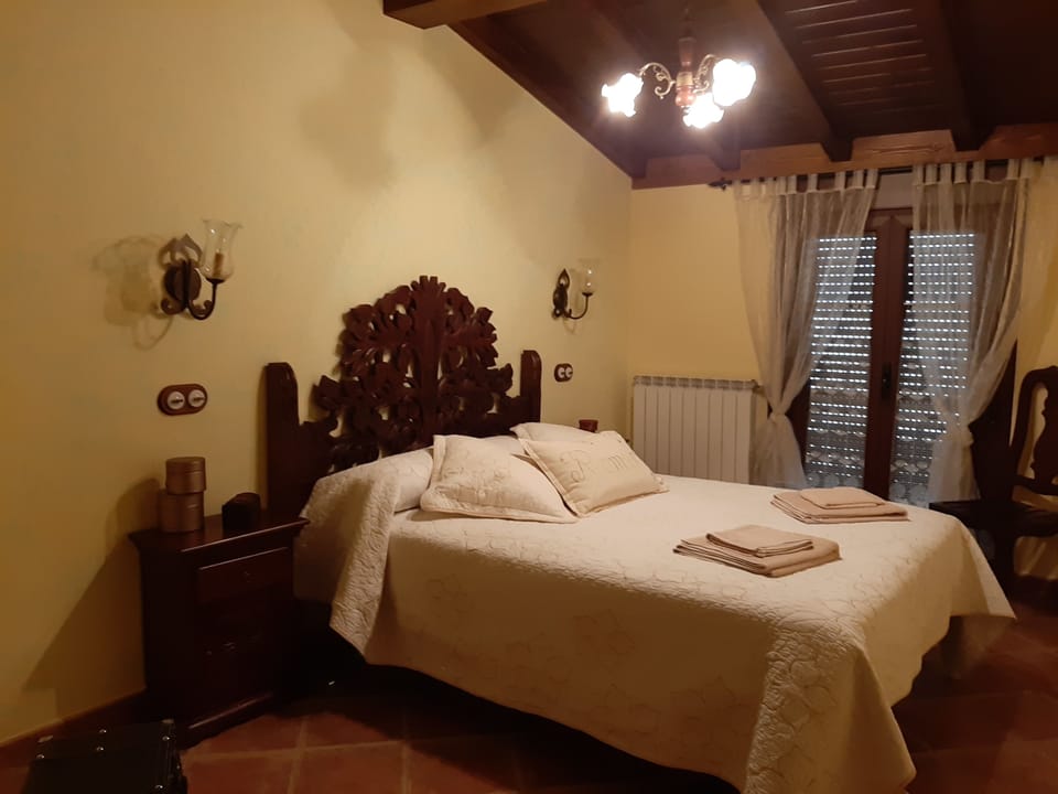 Apartment, 2 Bedrooms (Romero) | Soundproofing, bed sheets