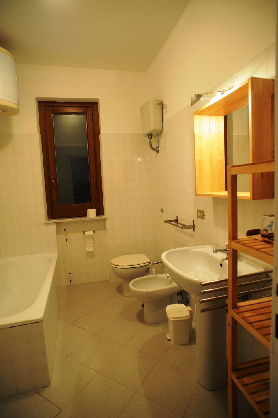 Comfort Apartment, 1 Bedroom, Patio (Erica) | Bathroom | Free toiletries, hair dryer, bathrobes, bidet