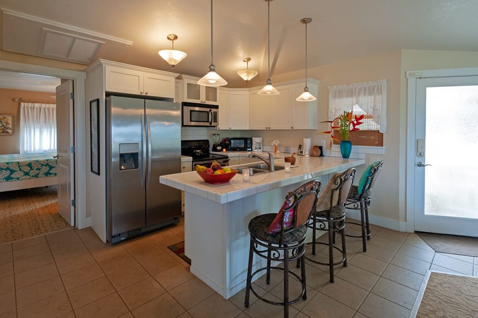 Plantation 1322 Kitchen - Plantation 1322 has an inviting kitchen and bar area
