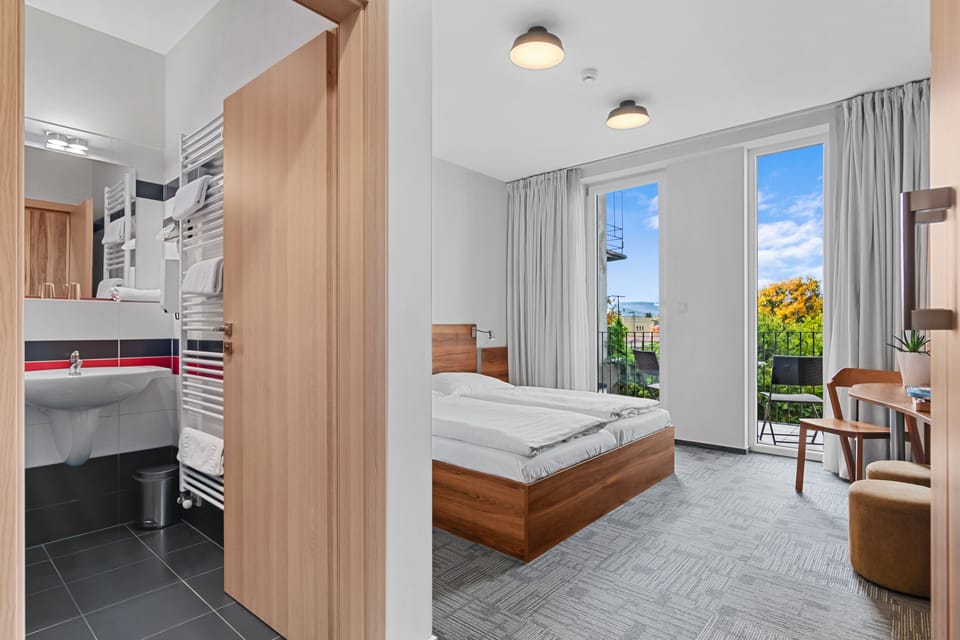 Double Room, 1 Double Bed, Balcony, Mountain View | Desk, soundproofing, free WiFi, bed sheets