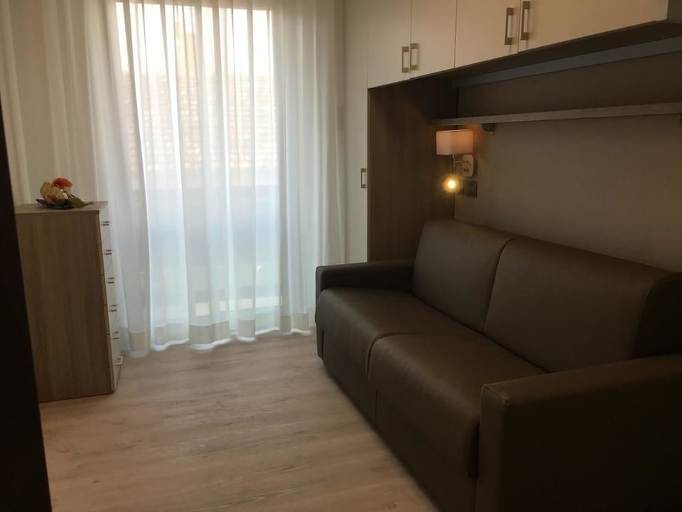 In-room safe, desk, soundproofing, WiFi (free)