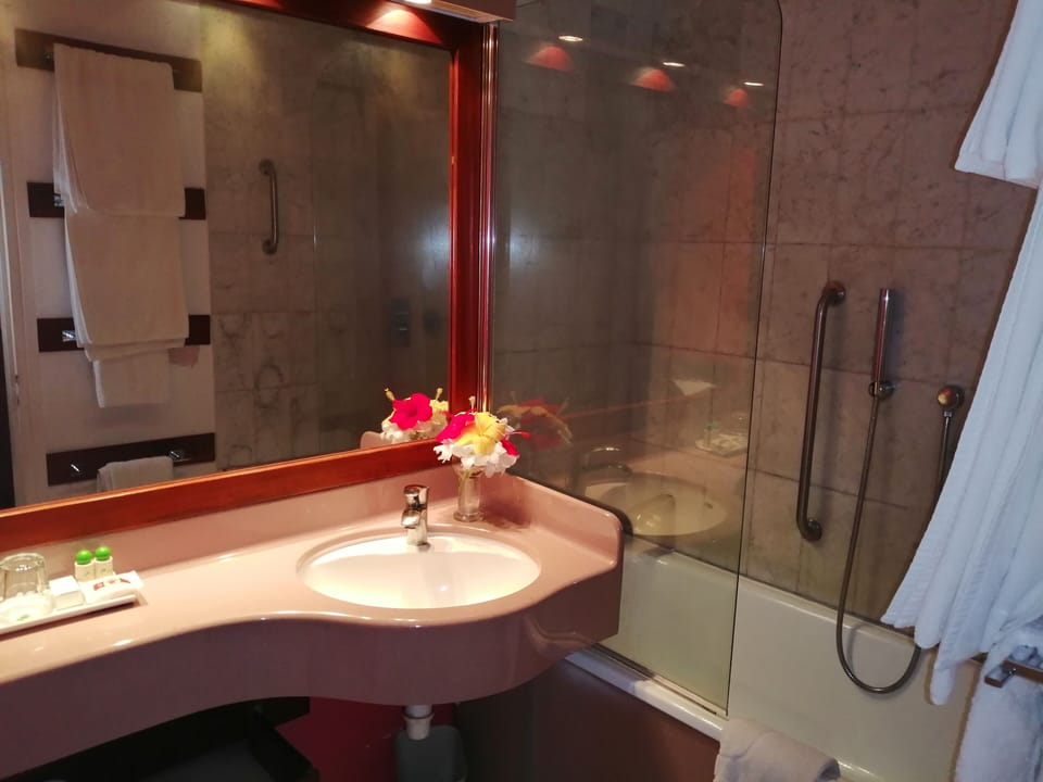 1 bedroom, premium bedding, in-room safe, desk