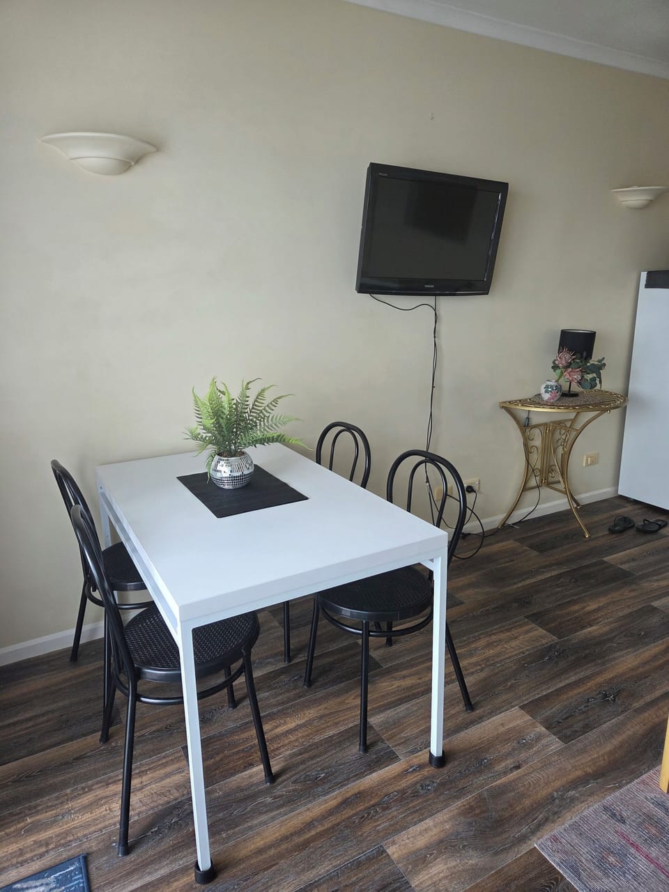 Basic Room | Living area | Flat-screen TV