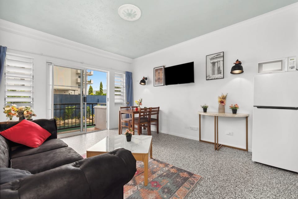 Executive Room | Living area | Flat-screen TV