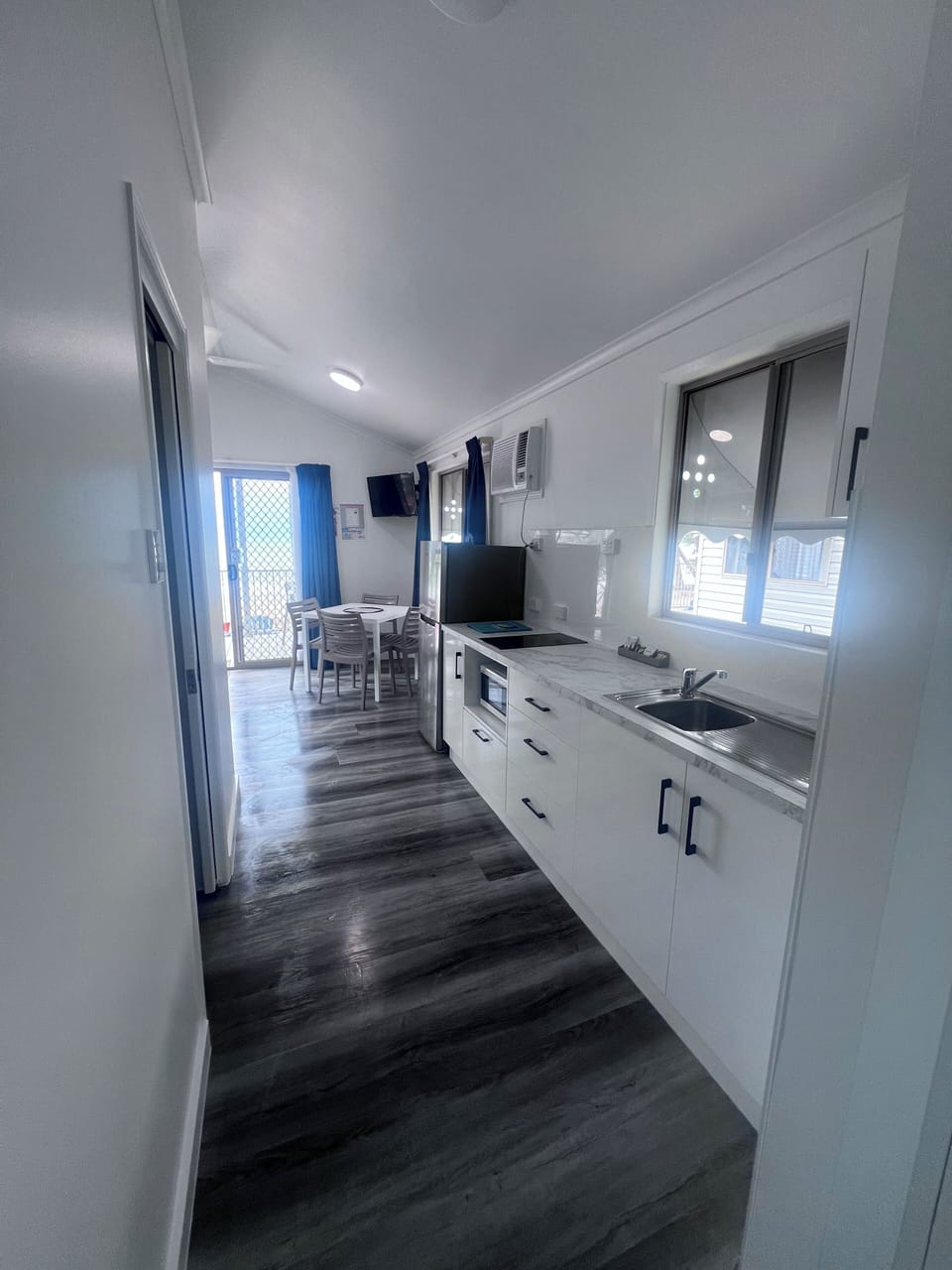 Cabin, 2 Bedrooms, Ocean View | Private kitchen | Fridge, microwave, cookware/dishes/utensils