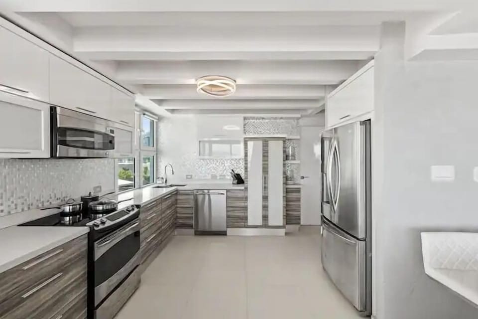 Apartment, 3 Bedrooms | Private kitchen | Full-size fridge, microwave, oven, stovetop