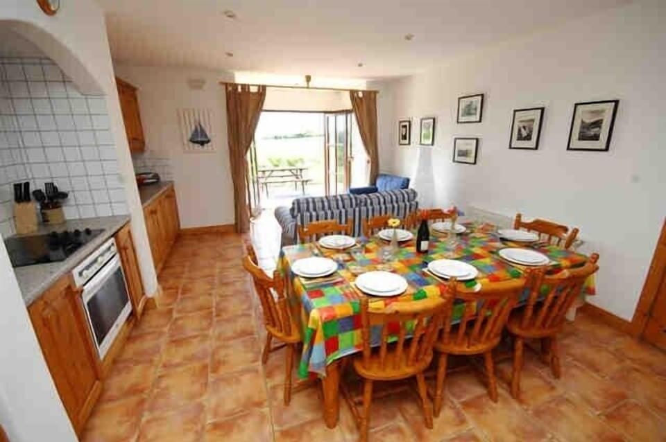 Bright and airy kitchen/seating area