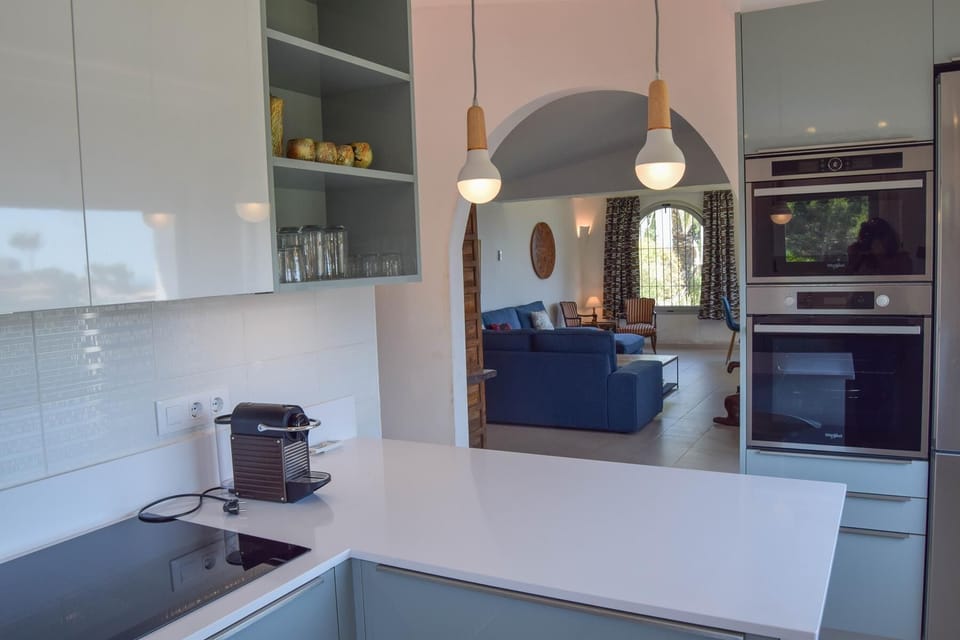 open kitchen with sea views. Dischwasher, kettel, coffe maker... SA PUNTA COSTA 