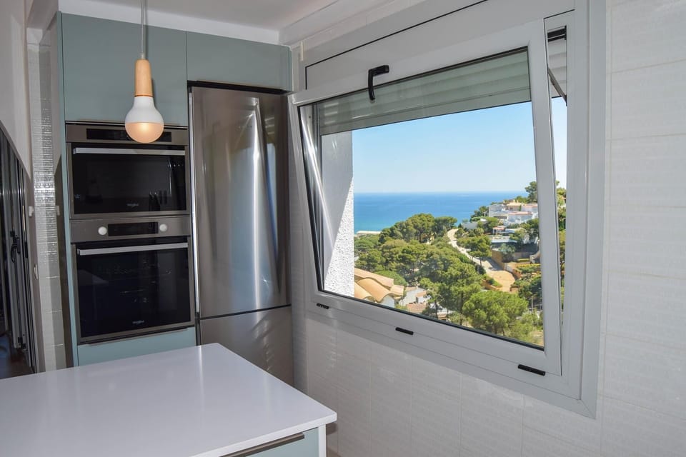open kitchen with sea views. Dischwasher, kettel, coffe maker... SA PUNTA COSTA 